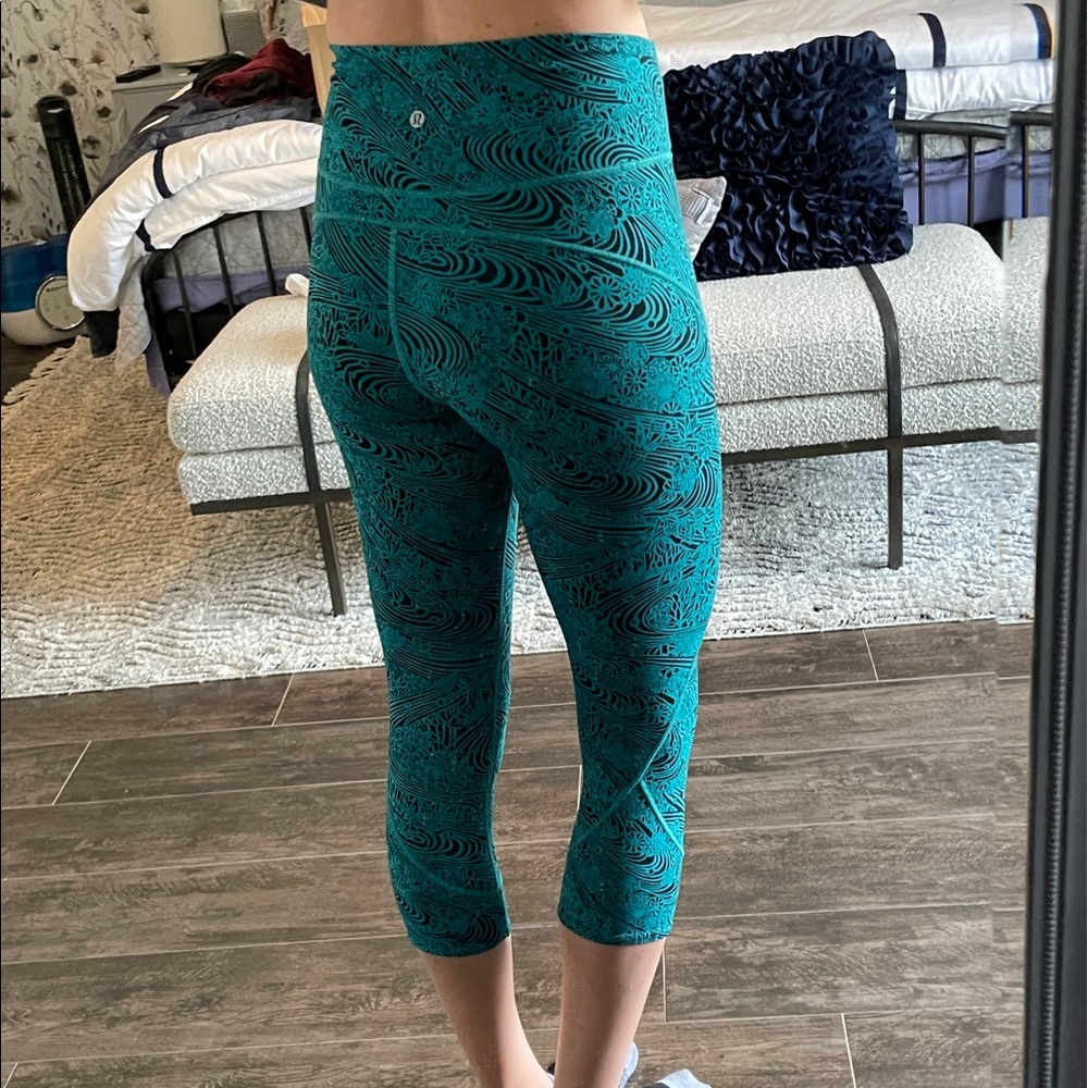 Lululemon Sz 4 Wonder Under Perfect condition - Picture 3 of 7